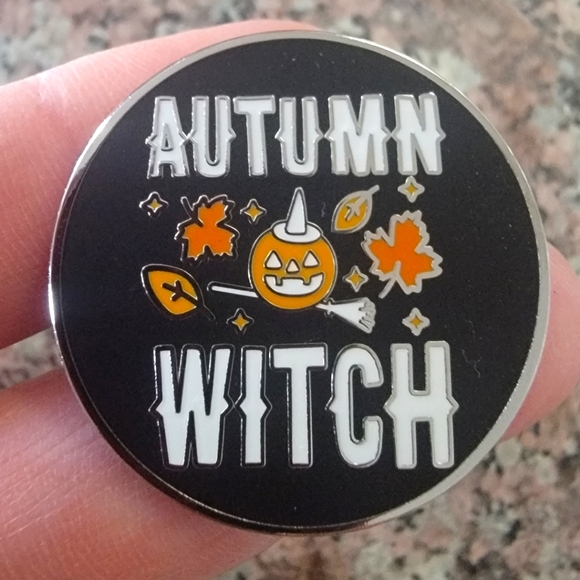 *2 for $13* Autumn Witch Jack-o'-Lantern Design Round Enamel Pin - Picture 1 of 3